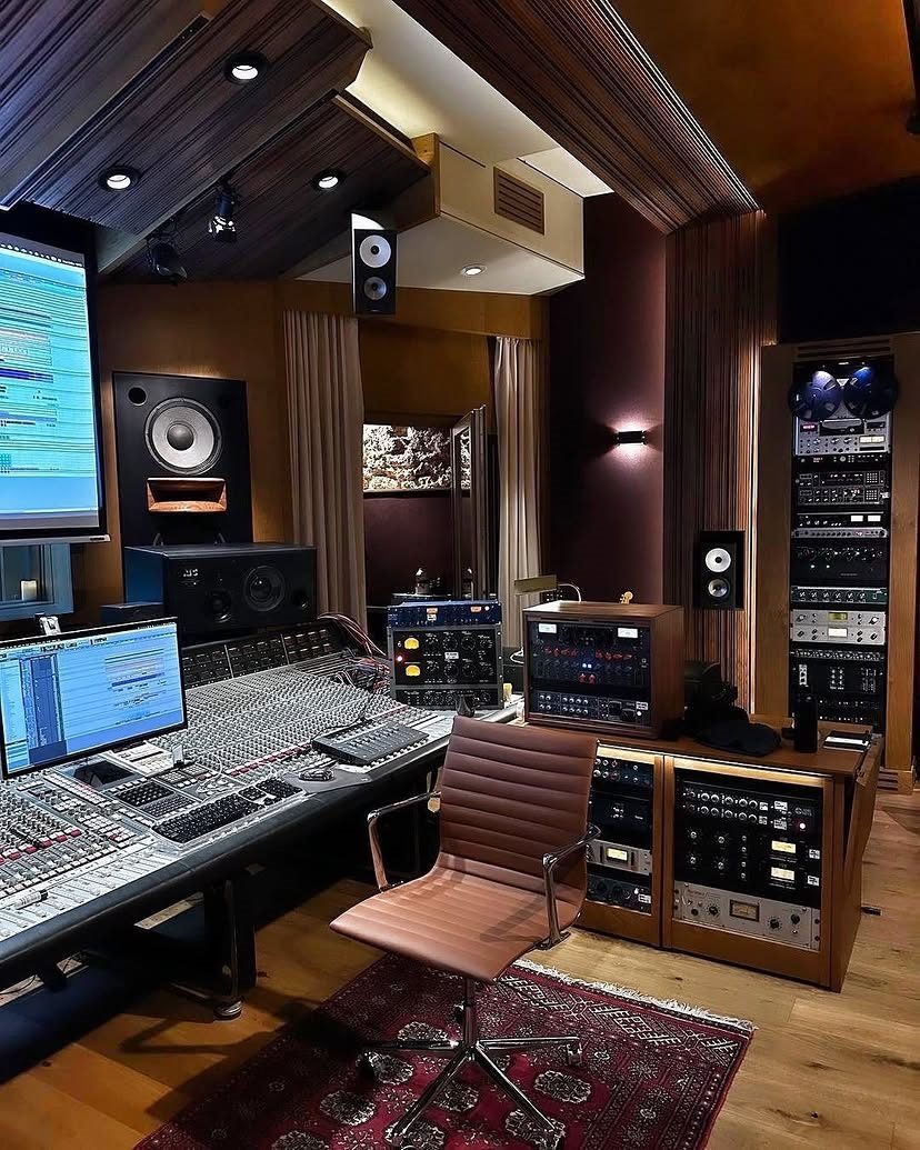Audio-Interfaces, DJ-Equipment, Studioequipment, Musikinstrumente, Synthesizer, Sequenzer, MIDI-Controller, Patchbays, Digital- und Analogmixer